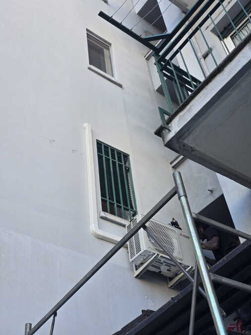 Canalina tecnica climatizzatore installata in facciata a Sesto San Giovanni