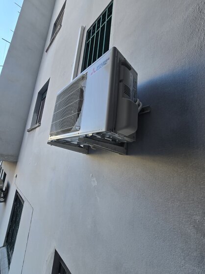 Unità esterna Mitsubishi Electric installata in appartamento a Sesto San Giovanni